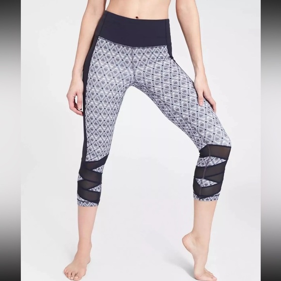 Athleta Pants - Athleta Print Mantra Capri with Mesh Details Leggings size XS